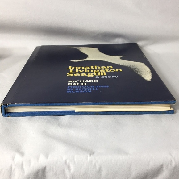 Jonathan Livingston Seagull by Richard Bach - Picture 4 of 9